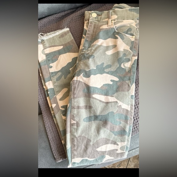 MOTHER High Waisted Looker Ankle Fray Jeans in See Me Camouflage Green…size 24 - Picture 9 of 9